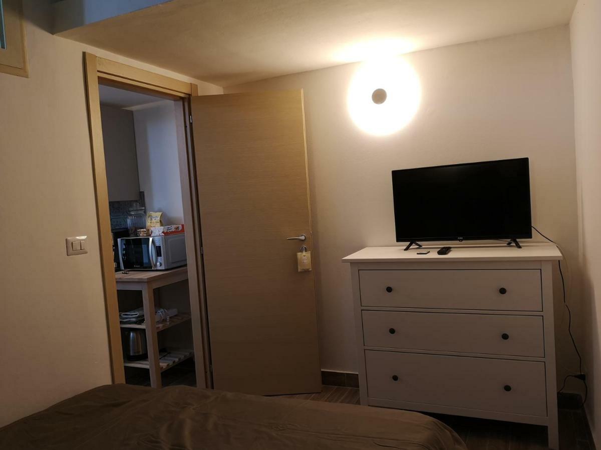 Frida - One-Bedroom Apartment By Piazza Duomo Катания Екстериор снимка